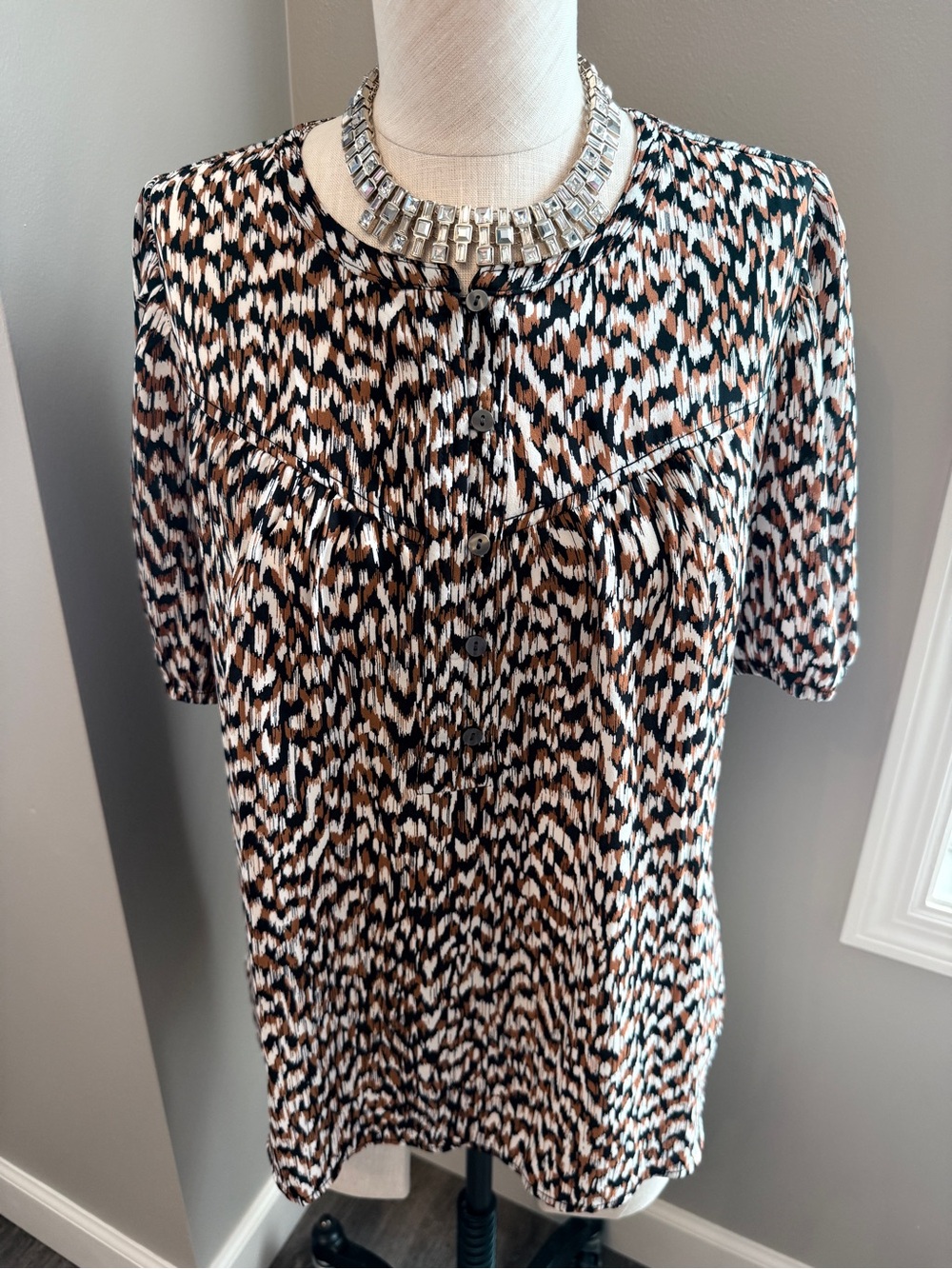 LOFT Short Sleeve 1/2 Button Front Top in Black, White & Brown Print